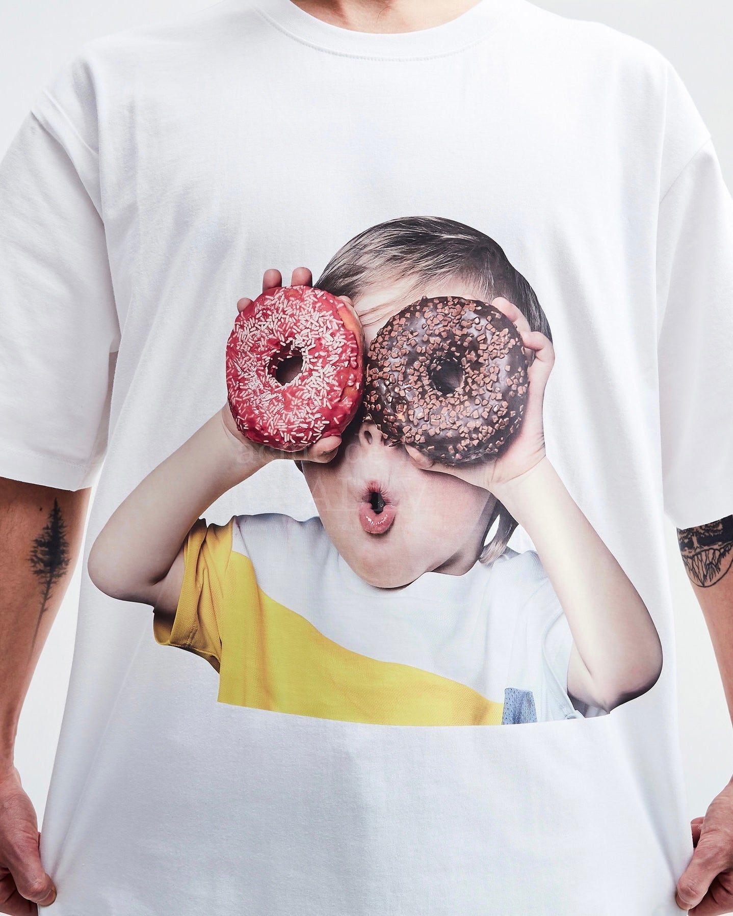 ADLV BABY FACE SHORT SLEEVE T-SHIRT WHITE DONUTS 1 R (WHITE)