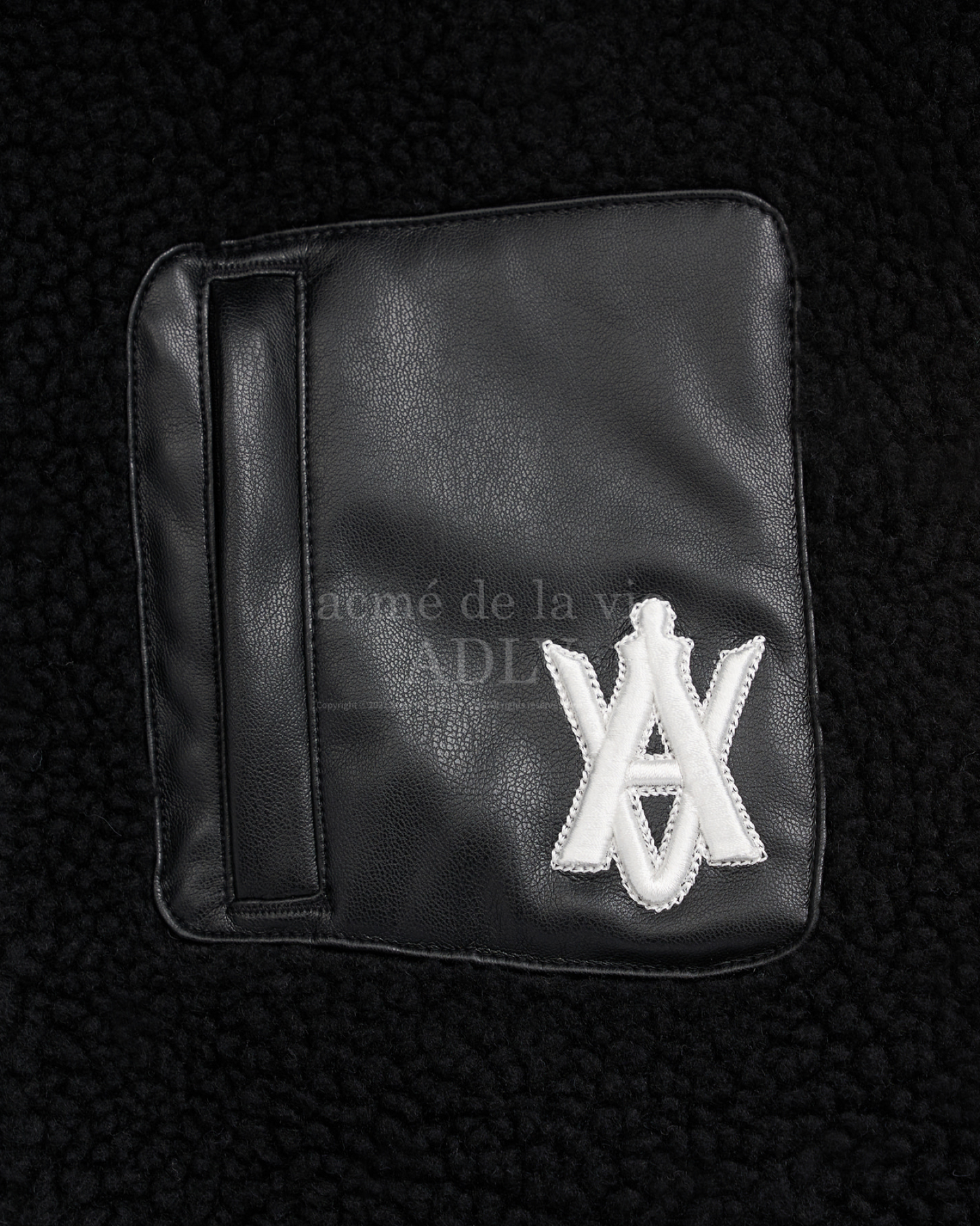 A LOGO EMBLEM BOUCLE FLEECE JACKET BLACK