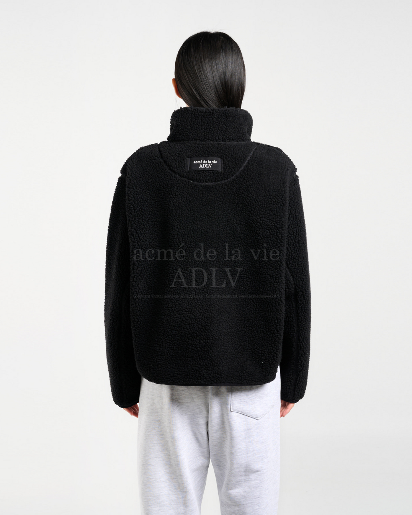 A LOGO EMBLEM BOUCLE FLEECE JACKET BLACK