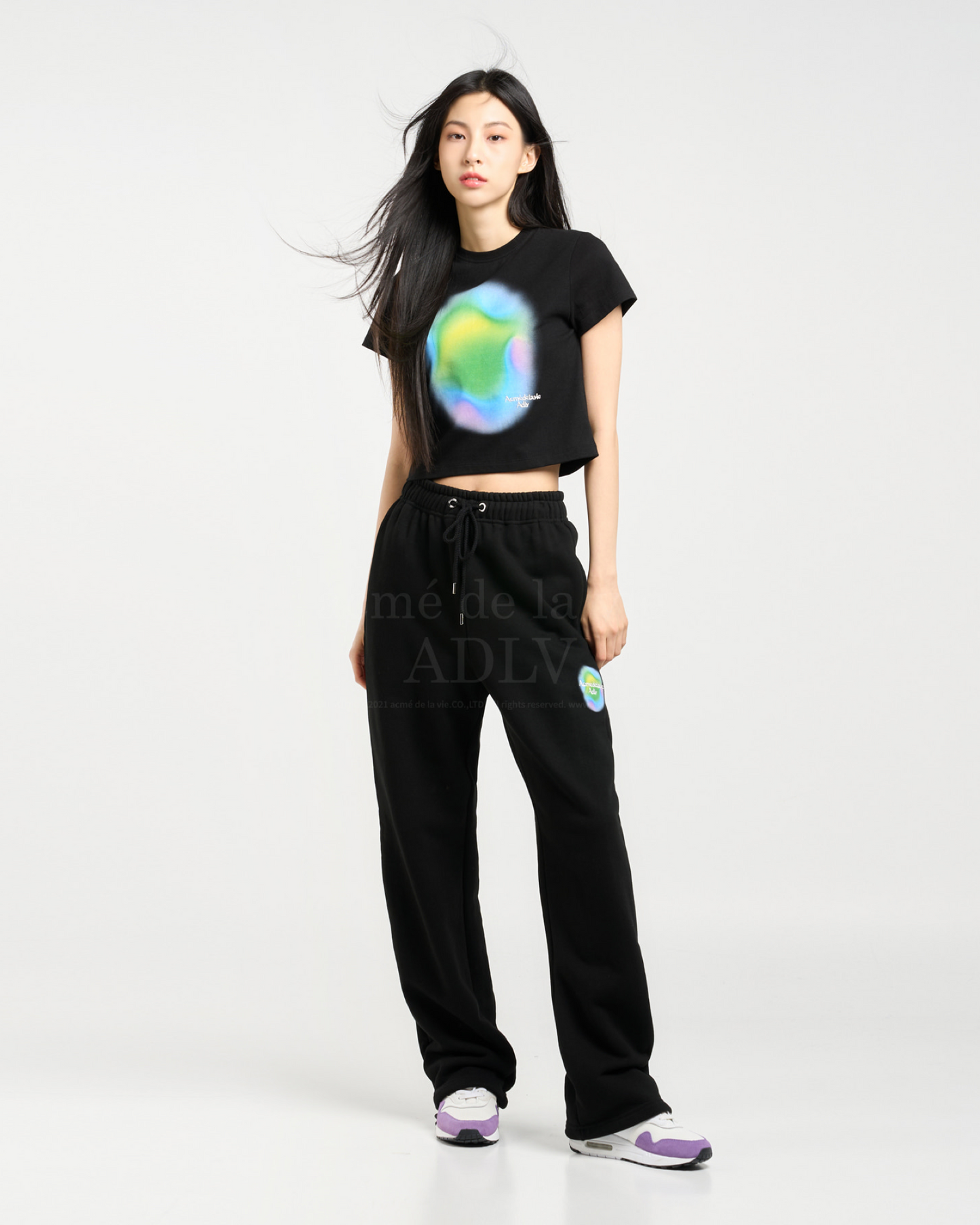 RAINBOW GRADATION ARTWORK CROP TOP SHORT SLEEVE T-SHIRT BLACK