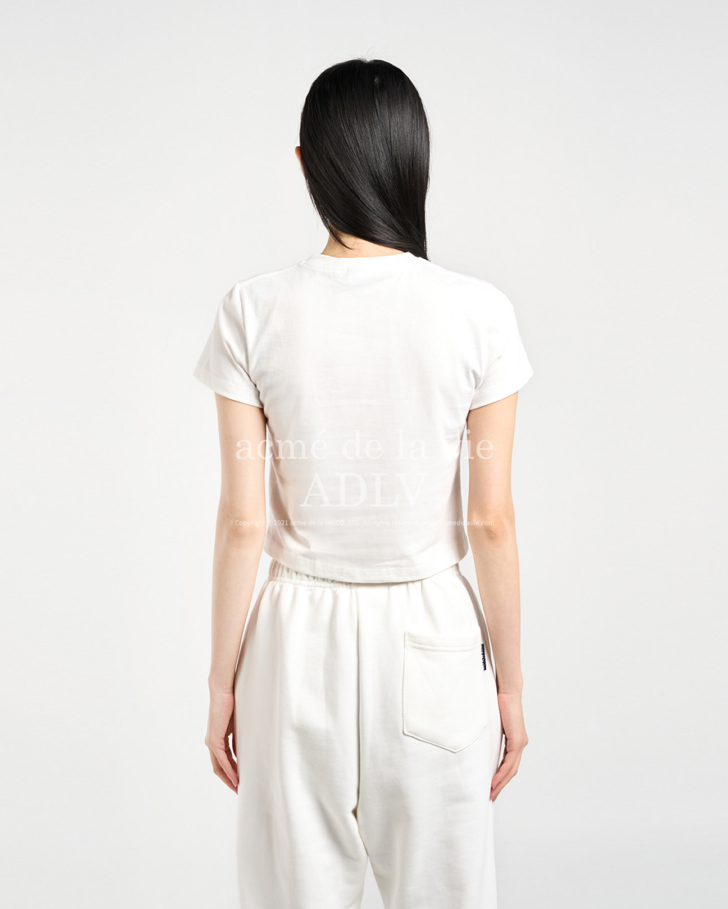 RAINBOW GRADATION ARTWORK CROP TOP SHORT SLEEVE T-SHIRT
CREAM