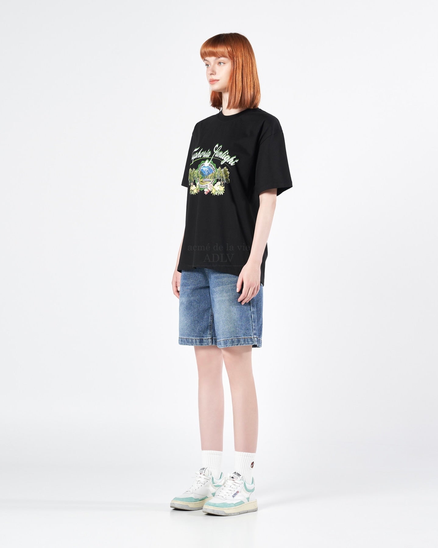ADLV x LISA GREENERY ARTWORK BASIC SHORT SLEEVE T-SHIRT (BLACK)