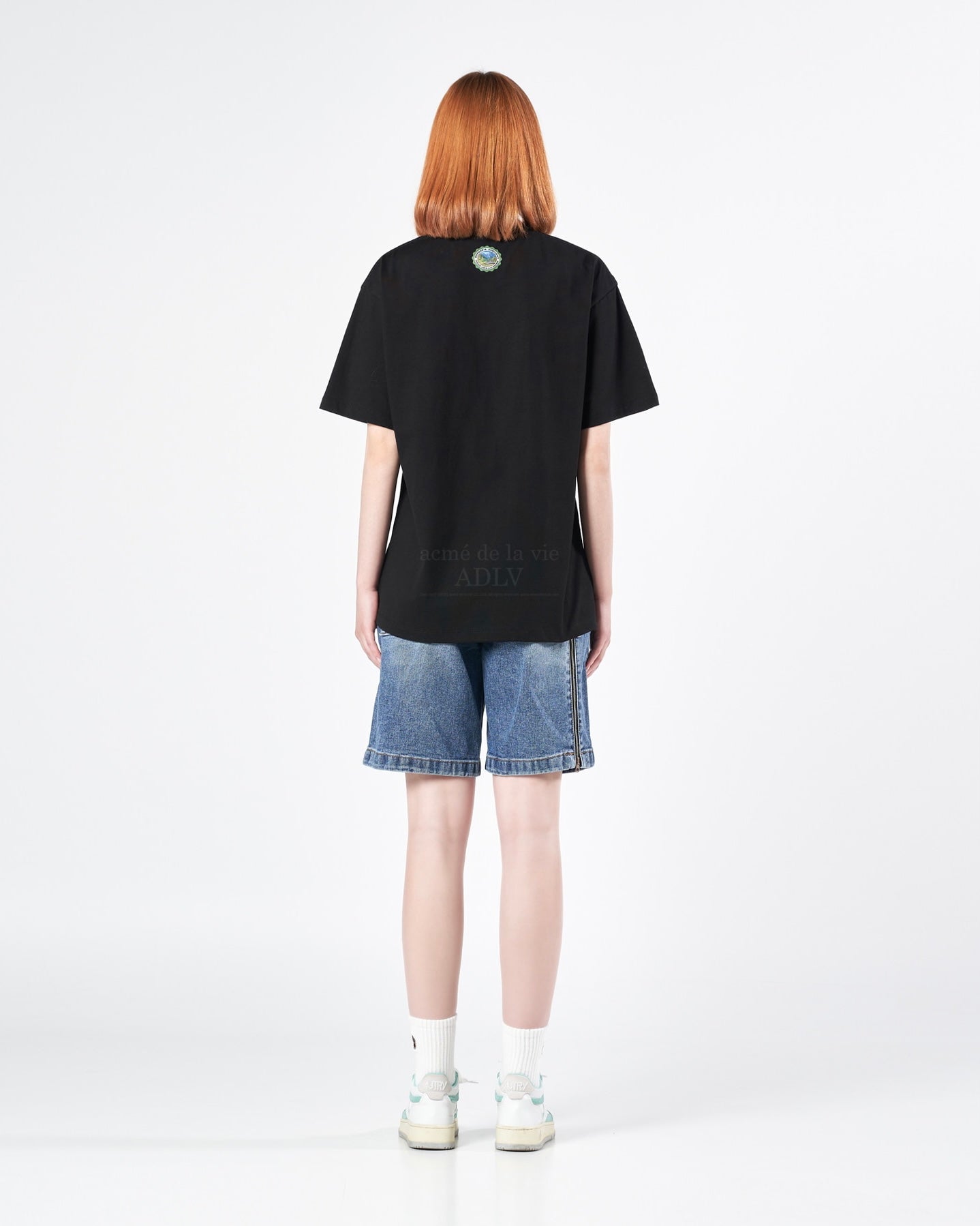 ADLV x LISA GREENERY ARTWORK BASIC SHORT SLEEVE T-SHIRT (BLACK)