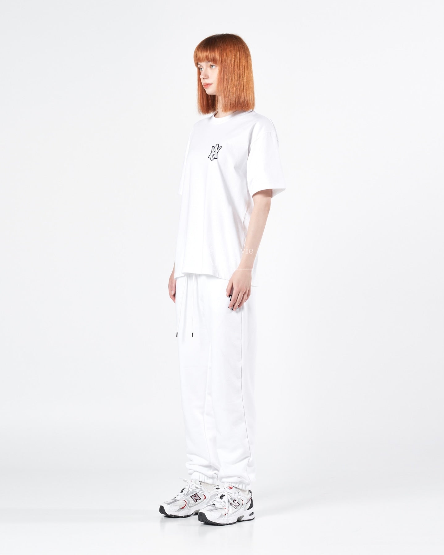 ADLV x LISA A LOGO EMBLEM PATCH TRAINING PANTS (WHITE)