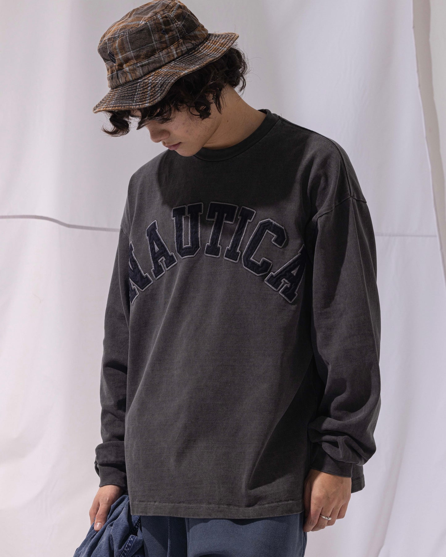 NAUTICA L/S T-SHIRTS TOO HEAVY GARMENT DYED ARCHLOGO L/S TEE (CHARCOAL, 01C)