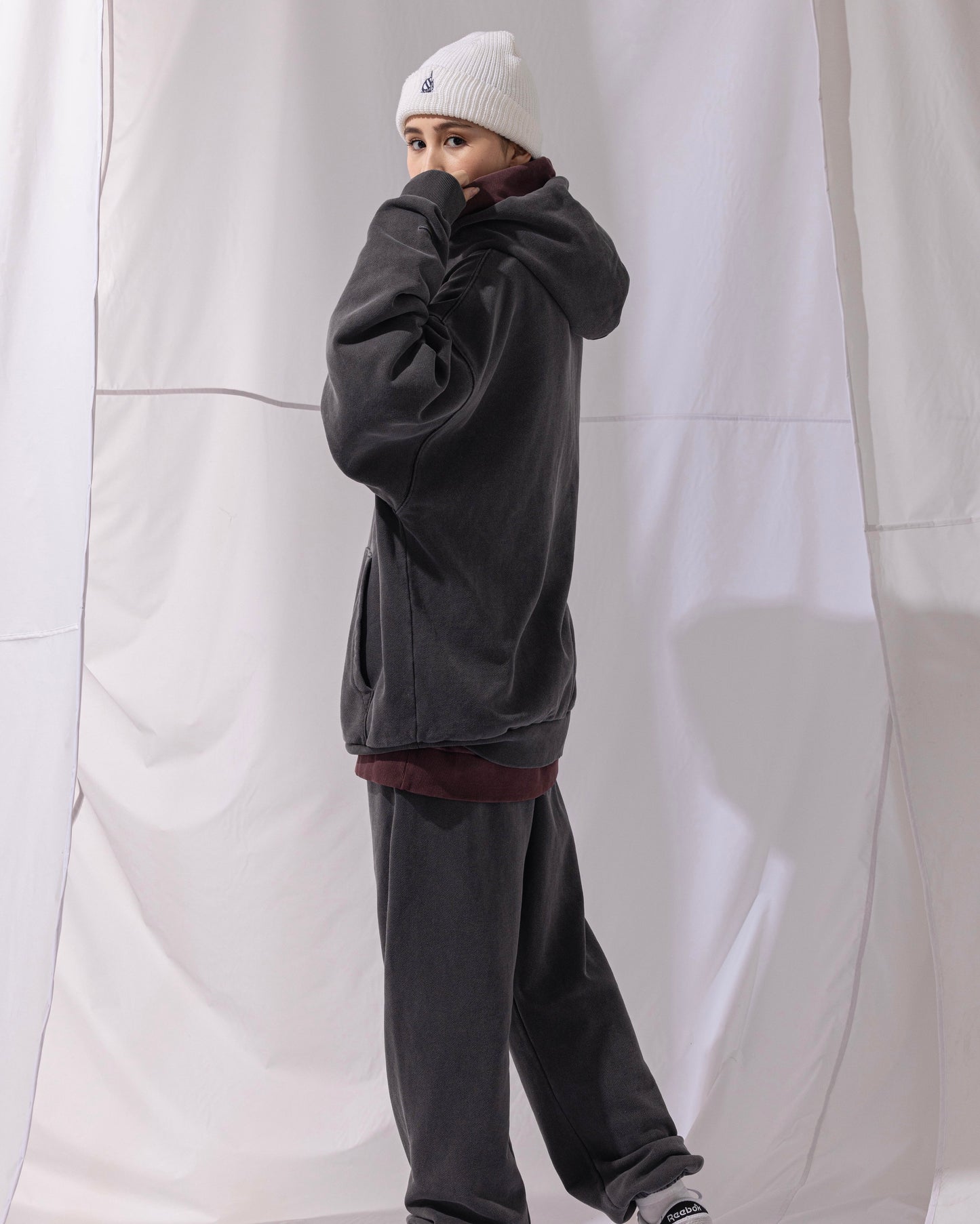 NAUTICA KNIT ACTIVE HEAVY WEIGHT SWEAT GARMENT DYED ARCHLOGO HOODIE (CHARCOAL, 01C)