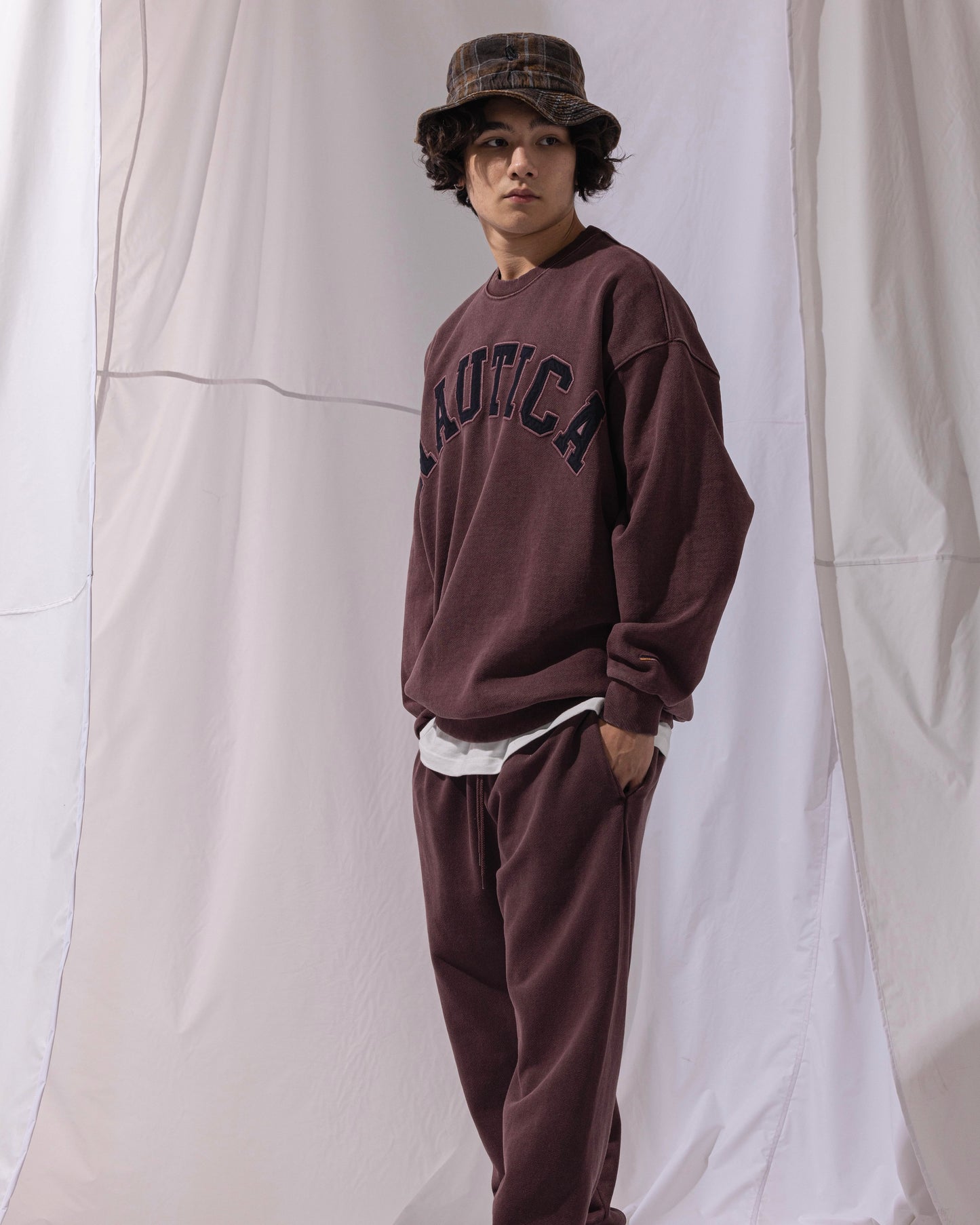 NAUTICA KNIT ACTIVE HEAVY WEIGHT SWEAT GARMENT DYED ARCHLOGO CREW (BURGUNDY, 6WW)