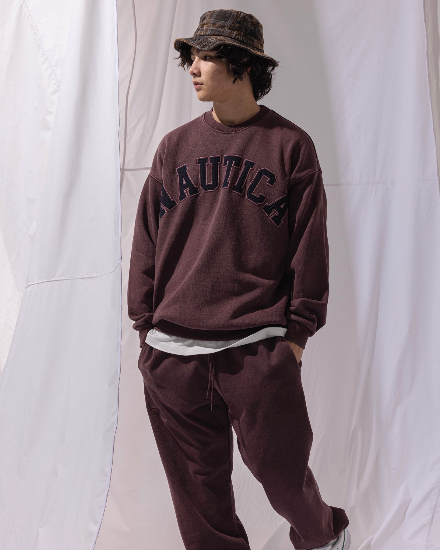 NAUTICA KNIT ACTIVE HEAVY WEIGHT SWEAT GARMENT DYED ARCHLOGO CREW (BURGUNDY, 6WW)