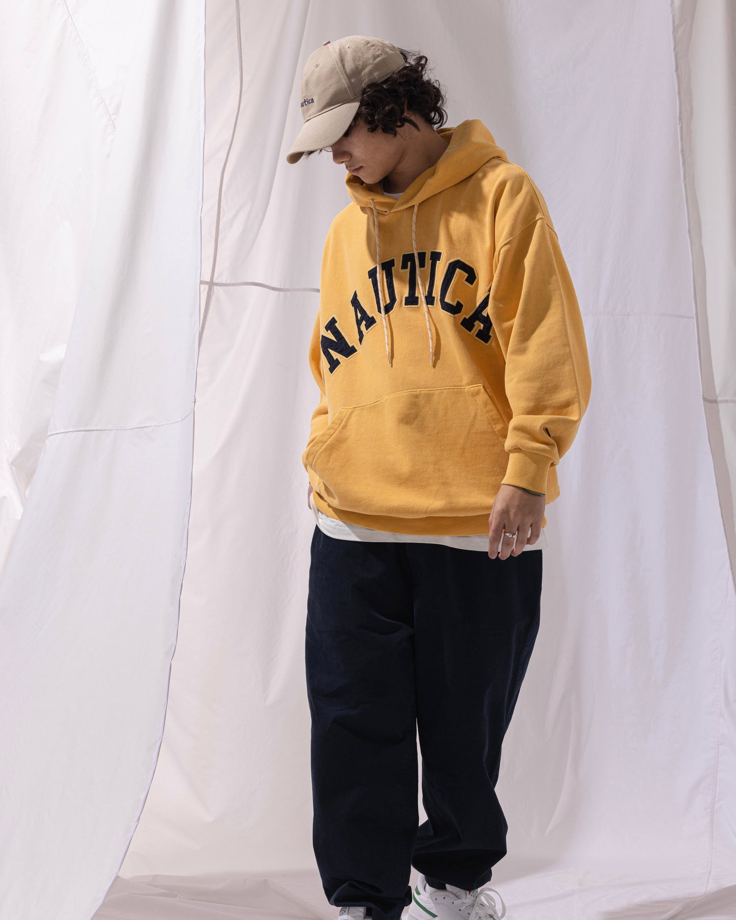 NAUTICA KNIT ACTIVE HEAVY WEIGHT SWEAT GARMENT DYED ARCHLOGO HOODIE (MASTARD, 7TW)