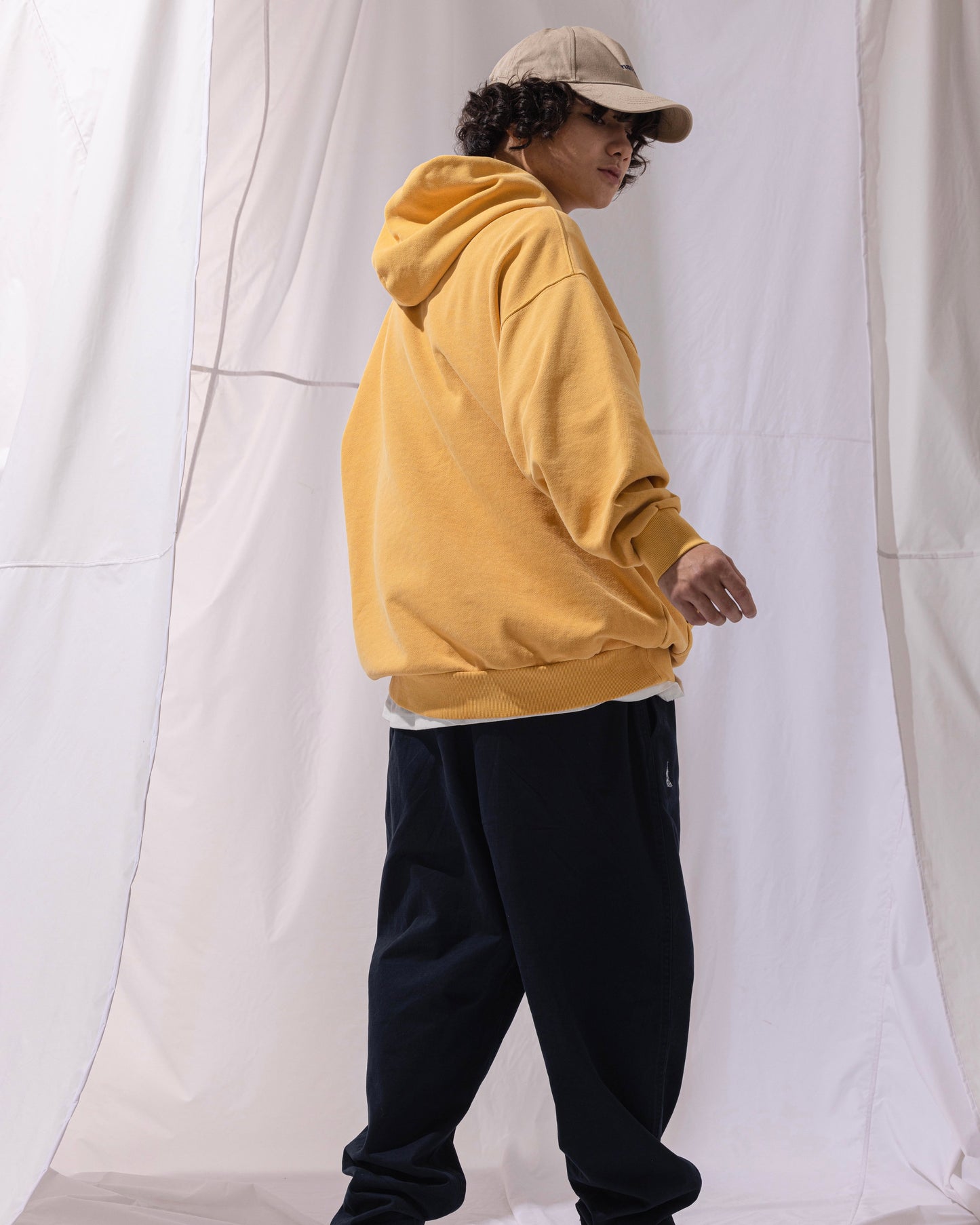 NAUTICA KNIT ACTIVE HEAVY WEIGHT SWEAT GARMENT DYED ARCHLOGO HOODIE (MASTARD, 7TW)