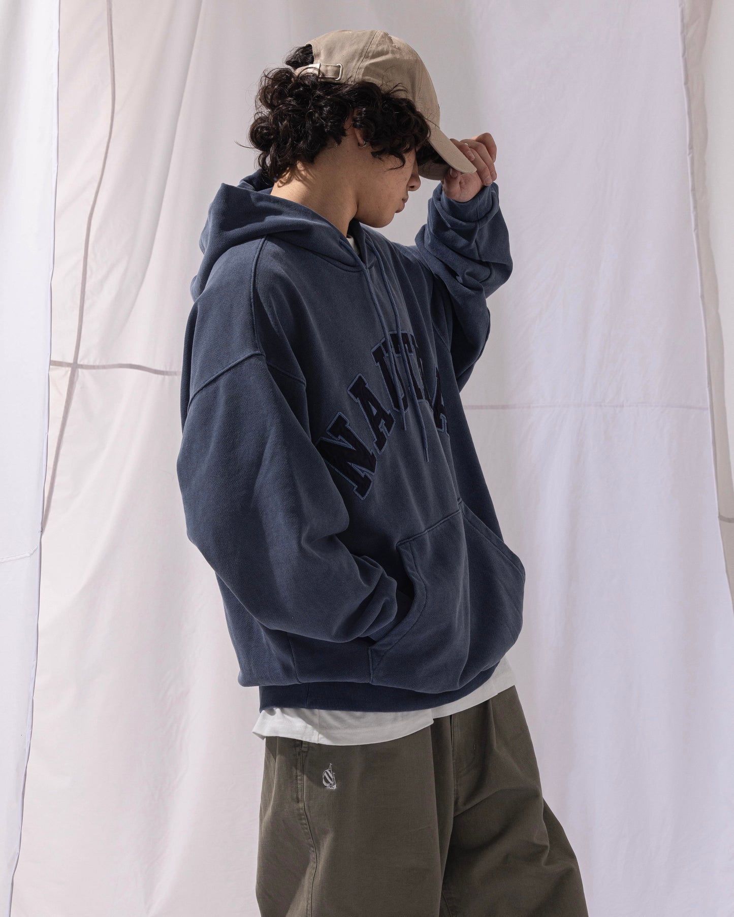 NAUTICA KNIT ACTIVE HEAVY WEIGHT SWEAT GARMENT DYED ARCHLOGO HOODIE (NAVY, 4NV)
