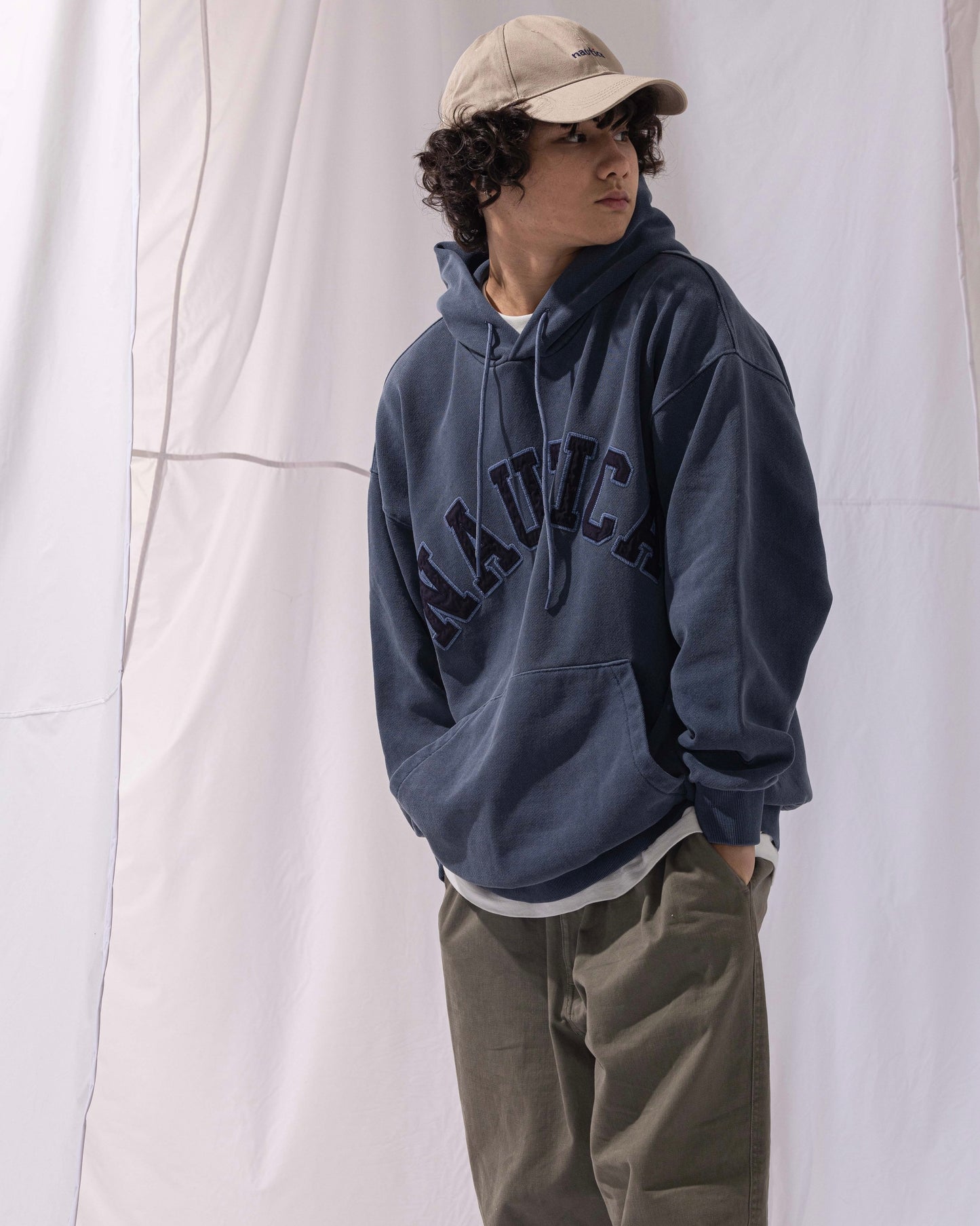 NAUTICA KNIT ACTIVE HEAVY WEIGHT SWEAT GARMENT DYED ARCHLOGO HOODIE (NAVY, 4NV)