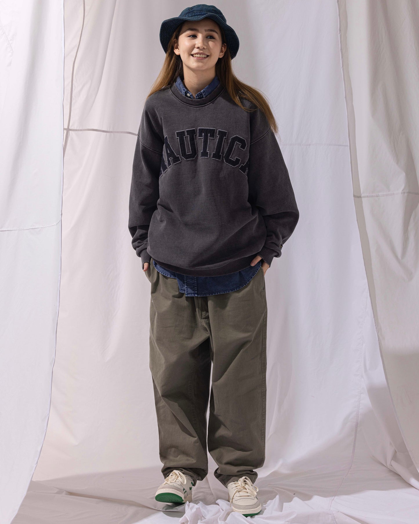 NAUTICA KNIT ACTIVE HEAVY WEIGHT SWEAT GARMENT DYED ARCHLOGO CREW (CHARCOAL, 01C)