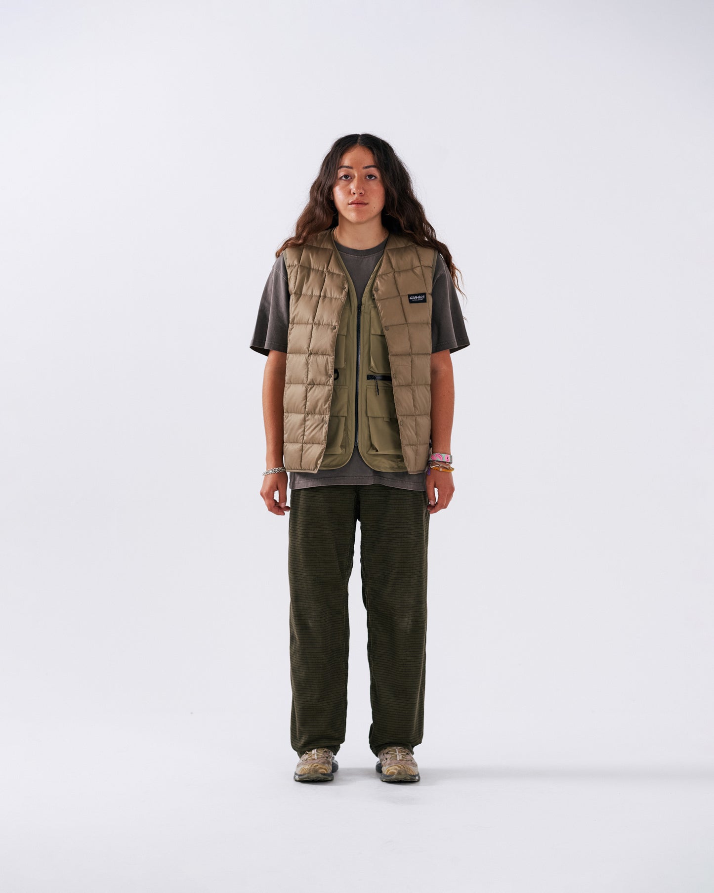GRAMICCI TAION/GRAMICCI INNER DOWN VEST (BEIGE)