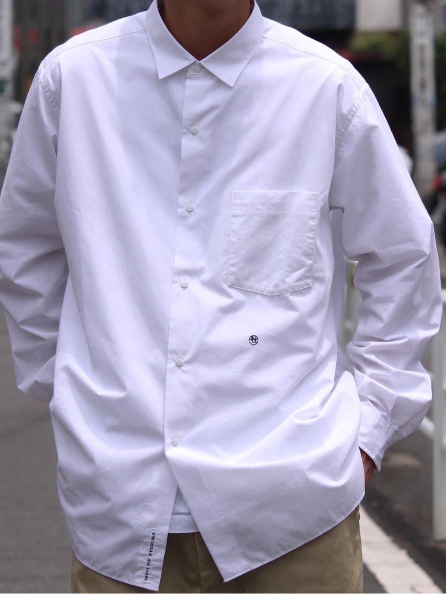 NANAMICA REGULAR COLLAR WIND SHIRT (OFF WHITE)