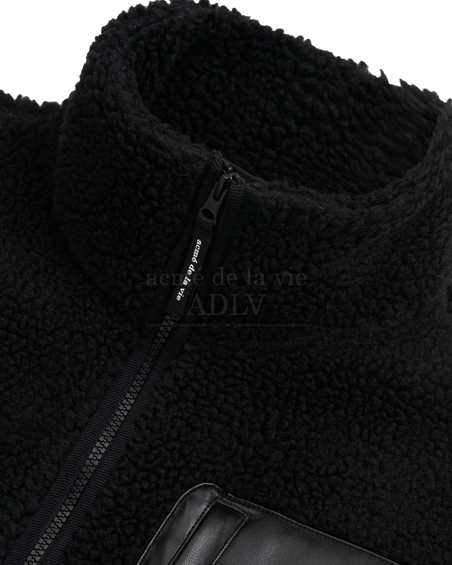 A LOGO EMBLEM BOUCLE FLEECE JACKET BLACK