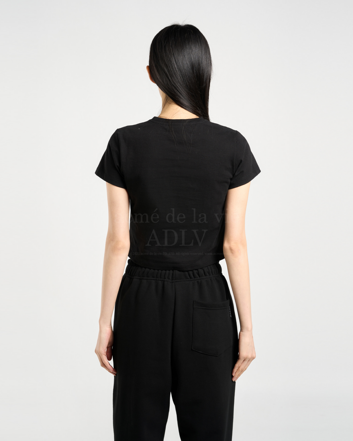 RAINBOW GRADATION ARTWORK CROP TOP SHORT SLEEVE T-SHIRT BLACK