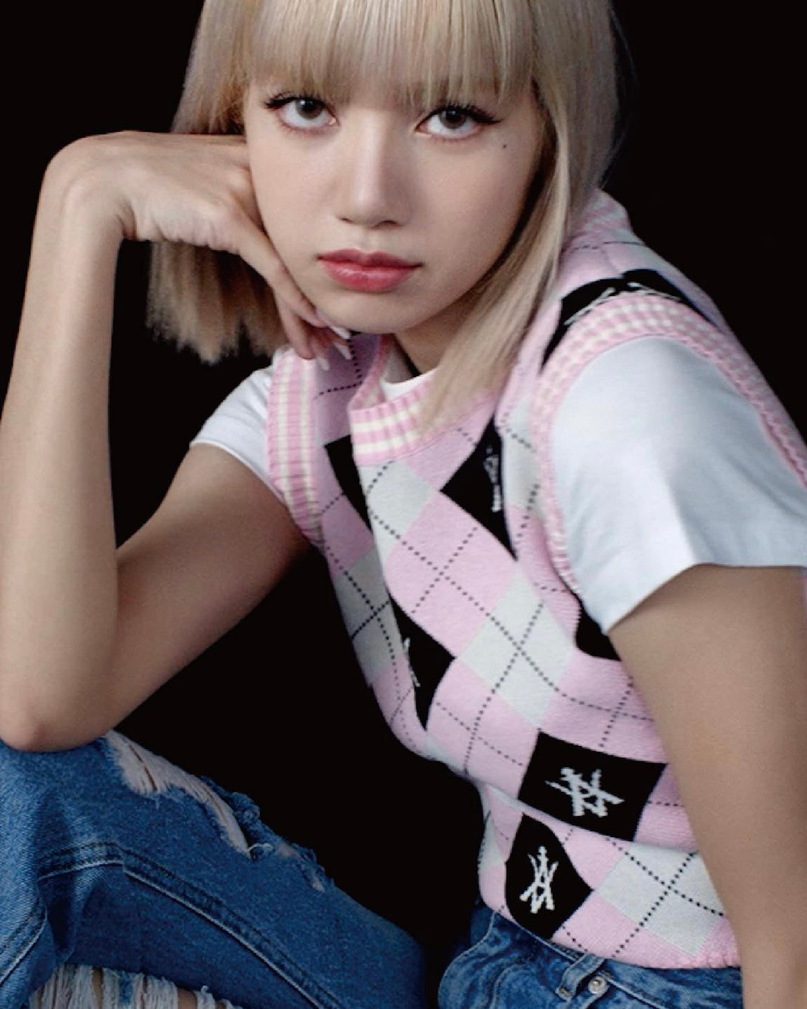 ADLV x LISA A LOGO PATTERN ARGYLE KINT VEST (PINK)