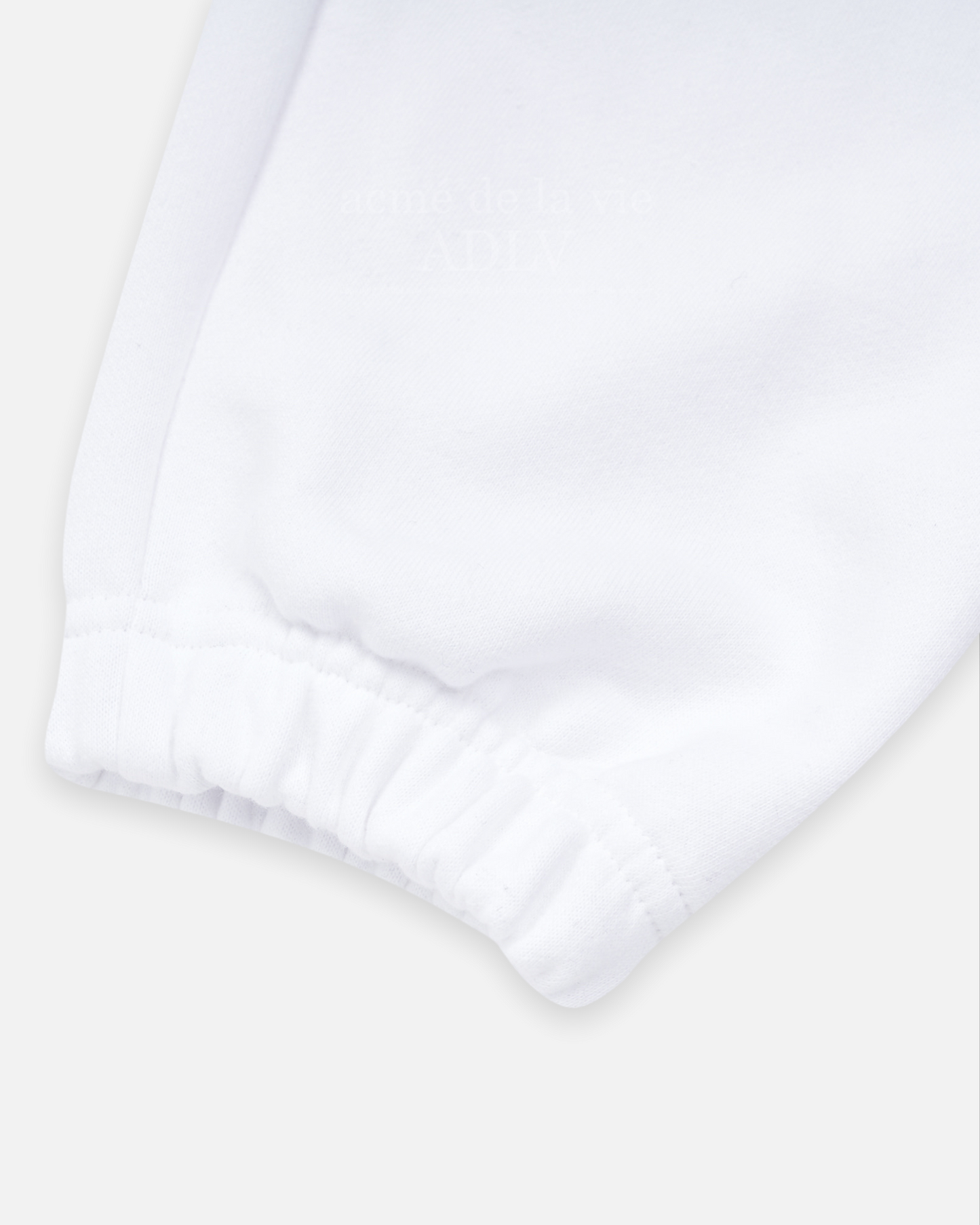 ADLV x LISA A LOGO EMBLEM PATCH CROP HOODIE (WHITE)