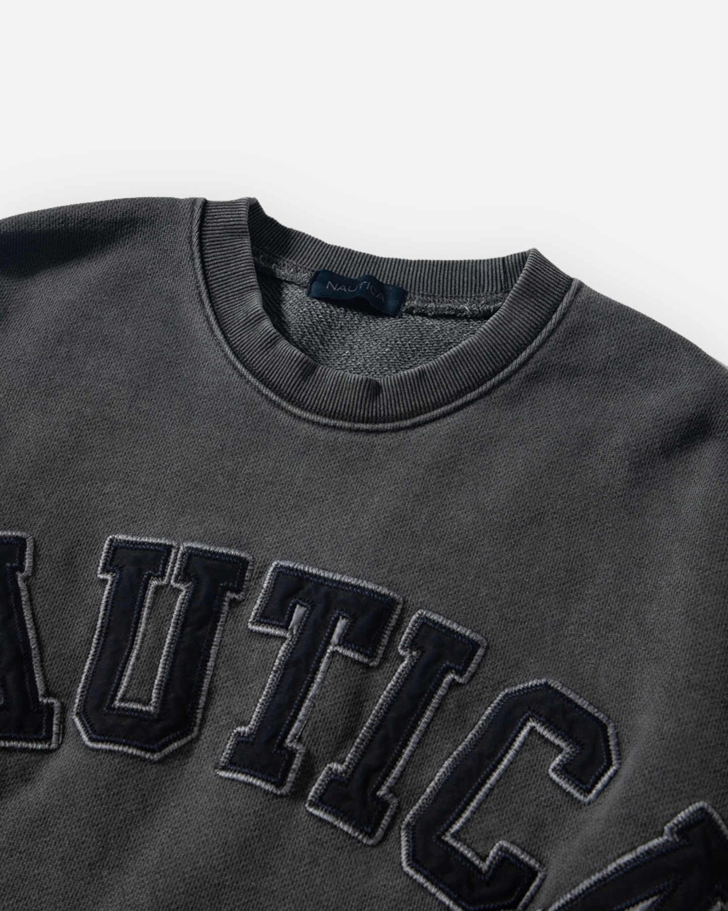NAUTICA KNIT ACTIVE HEAVY WEIGHT SWEAT GARMENT DYED ARCHLOGO CREW (CHARCOAL, 01C)