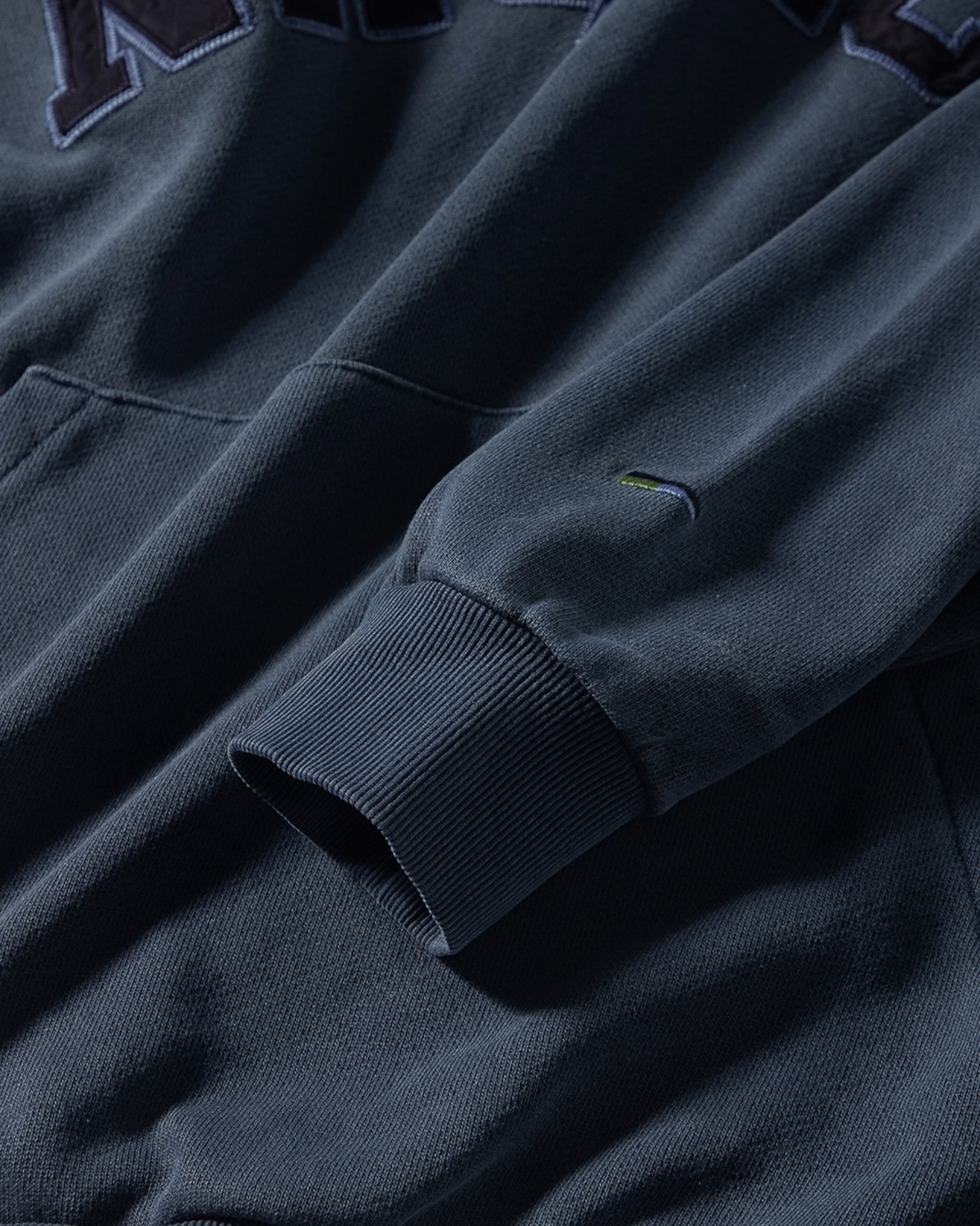 NAUTICA KNIT ACTIVE HEAVY WEIGHT SWEAT GARMENT DYED ARCHLOGO HOODIE (NAVY, 4NV)