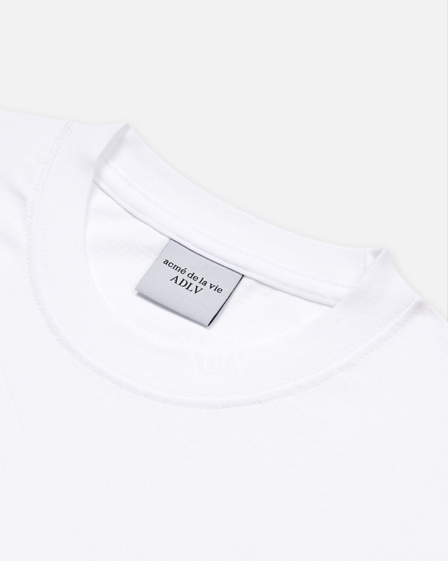 ADLV x LISA CIRCLE LOGO ARTWORK BASIC SHORT SLEEVE T-SHIRT (WHITE)