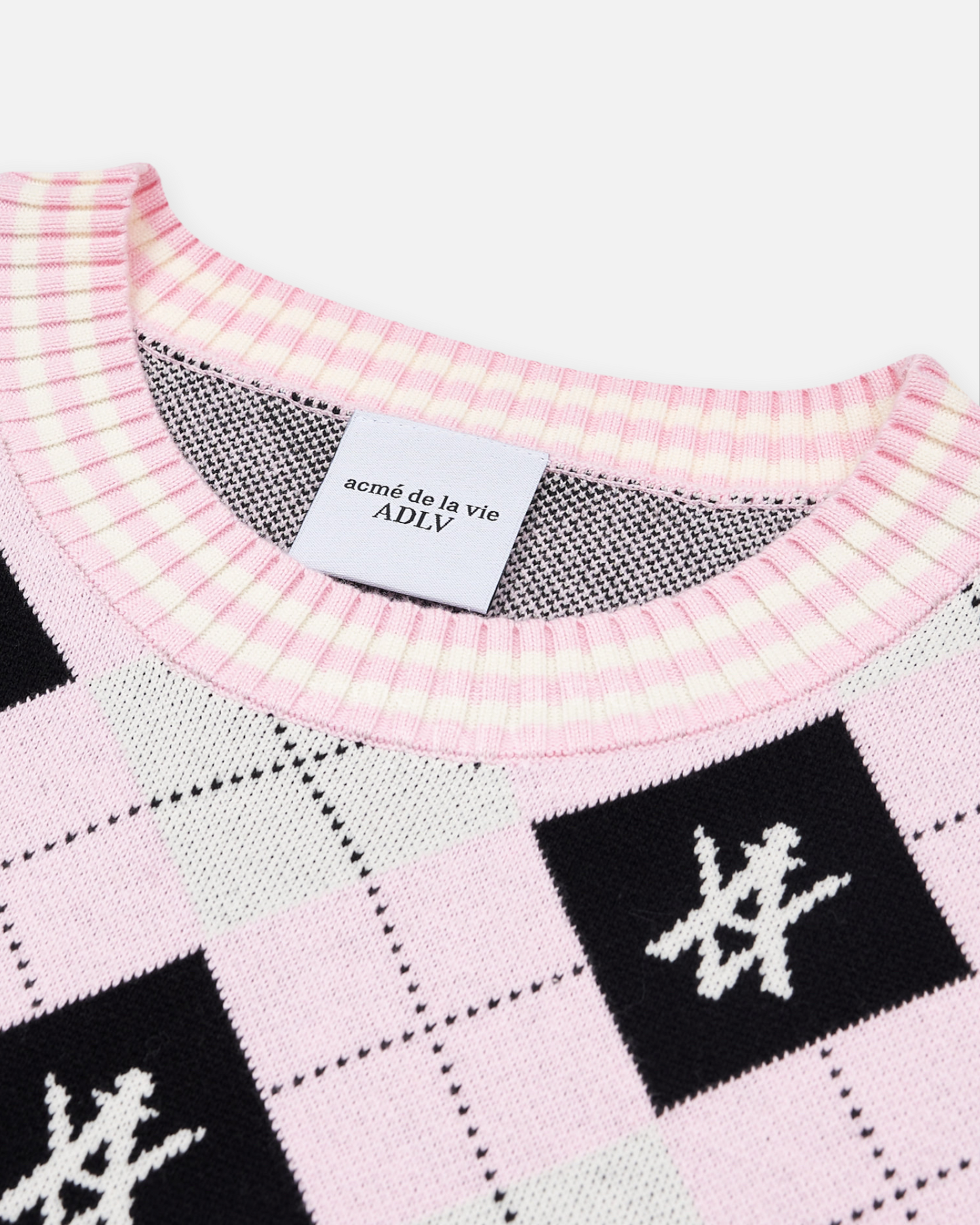 ADLV x LISA A LOGO PATTERN ARGYLE KINT VEST (PINK)
